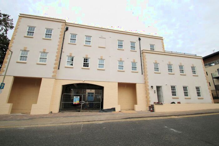 1 Bedroom Flat To Rent In Coptfold Road, Brentwood, Essex, CM14