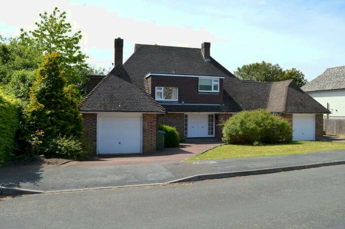 4 Bedroom Detached House To Rent In The Paddocks, Weybridge, KT13