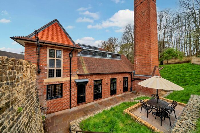 3 Bedroom End Of Terrace House For Sale In Kings Drive, Midhurst, GU29