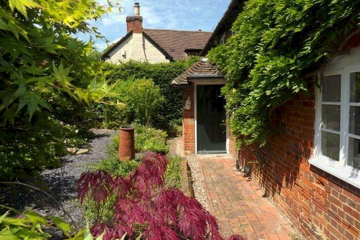 3 Bedroom Cottage To Rent In Hound Green, Hook, RG27