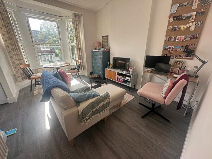 1 Bedroom Flat To Rent In Flat, Robin Hood Lane, Sutton, SM1