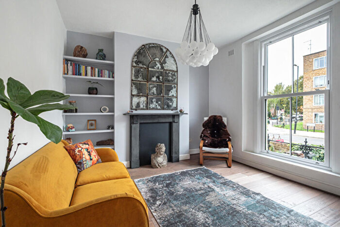 4 Bedroom Terraced House For Sale In Southgate Road, London, N1