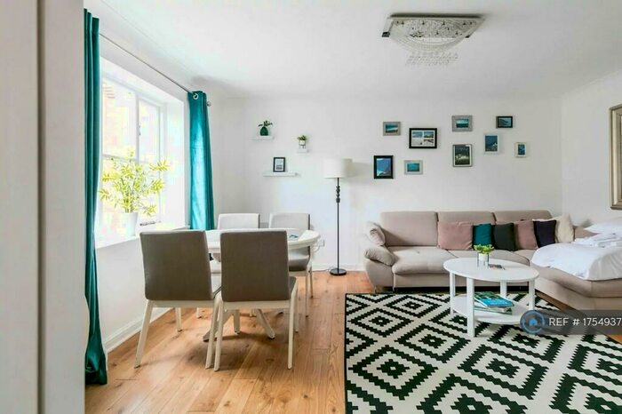 2 Bedroom Flat To Rent In The Beeches, Cambridge, CB4