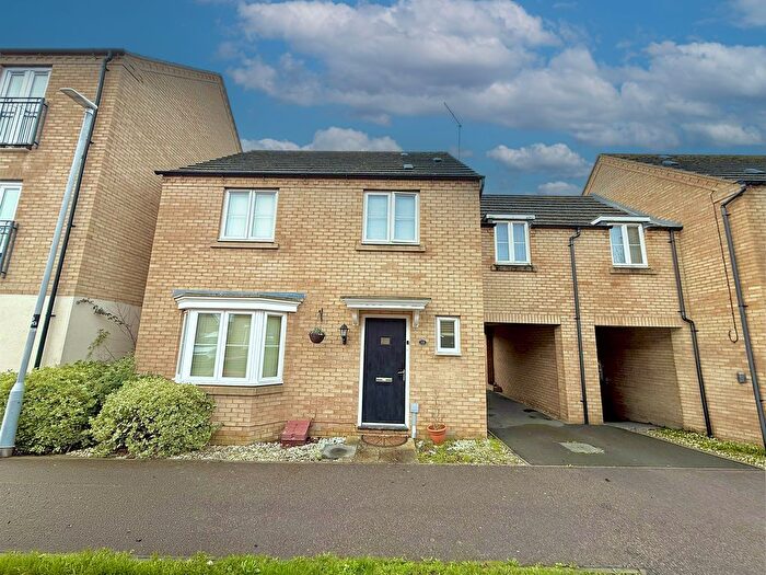 4 Bedroom Link Detached House For Sale In Woolpack Grange, Oakridge Park, MK14