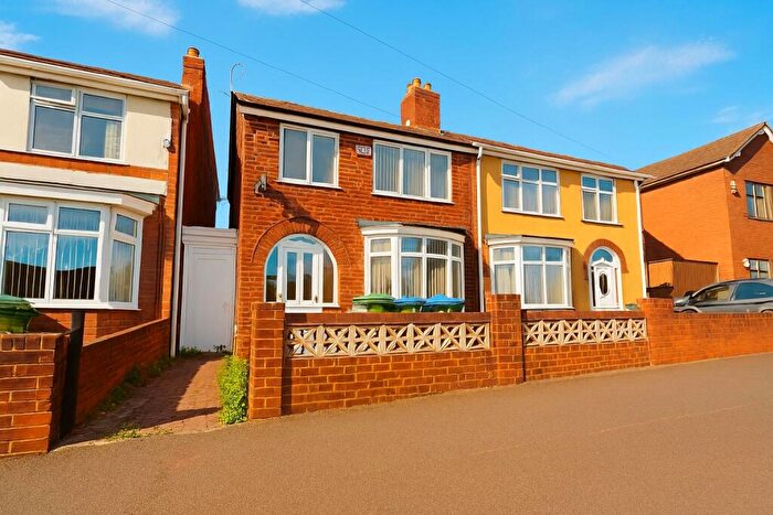 4 Bedroom Semi-Detached House To Rent In Bagnall Street, Tipton, DY4