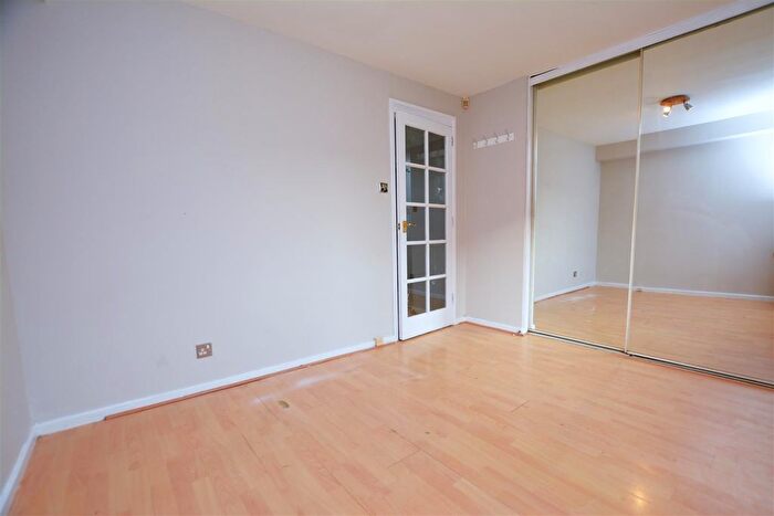 1 Bedroom Flat For Sale In Kipling Drive, Colliers Wood, London, SW19