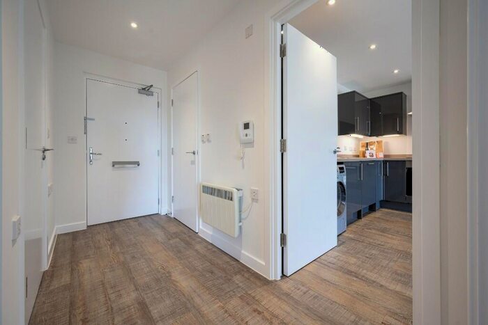 1 Bedroom Apartment To Rent In Queensway, Southampton, Hampshire, SO14