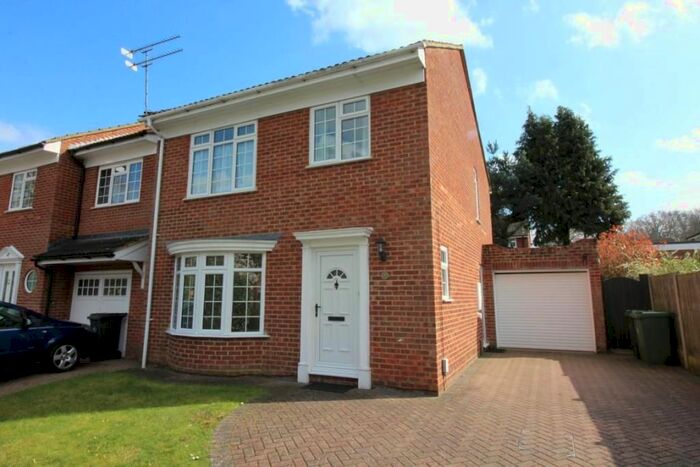 3 Bedroom Detached House To Rent In Frimley, Camberley, Surrey, GU16