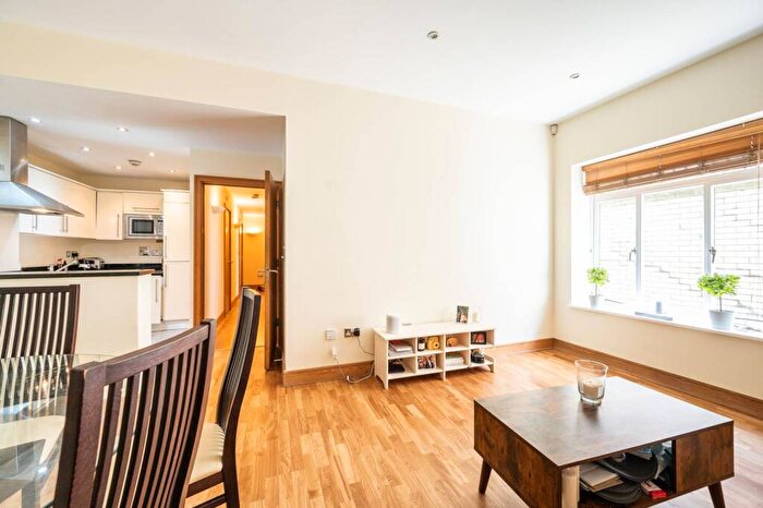 2 Bedroom Flat To Rent In Marylebone Road, Marylebone, London, NW1
