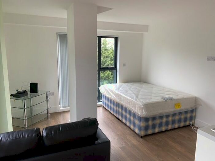 Studio To Rent In Scholes Street, Oldham, OL1