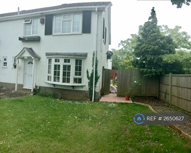 3 Bedroom End Of Terrace House To Rent In Grovelands Road, Reading, RG30