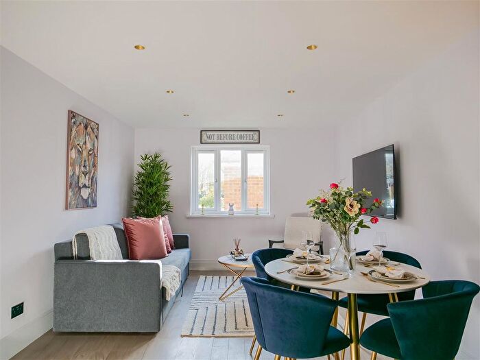 1 Bedroom Flat For Sale In Bromyard Avenue, London, W3