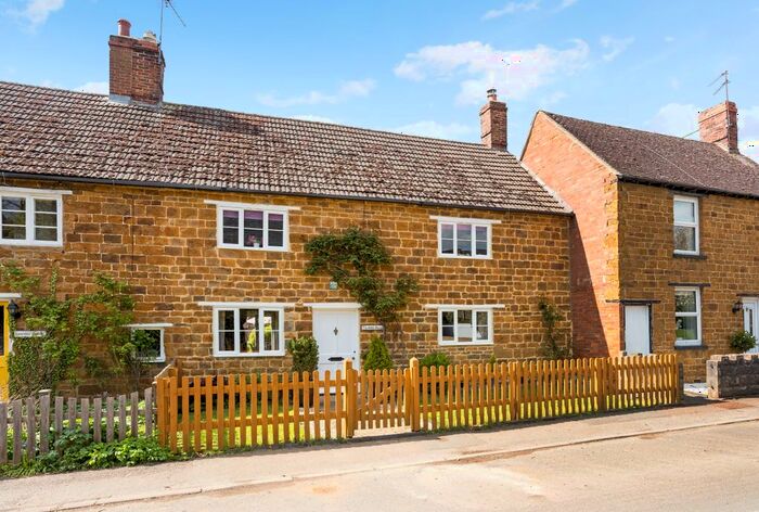 3 Bedroom Terraced House For Sale In High Street, Fenny Compton, CV47