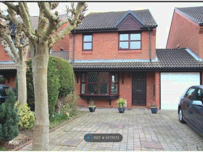 4 Bedroom Detached House To Rent In Durrell Way, Shepperton, TW17