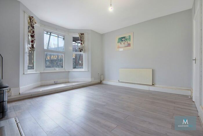 2 Bedroom Flat To Rent In Plaistow Road, Stratford, London, E15