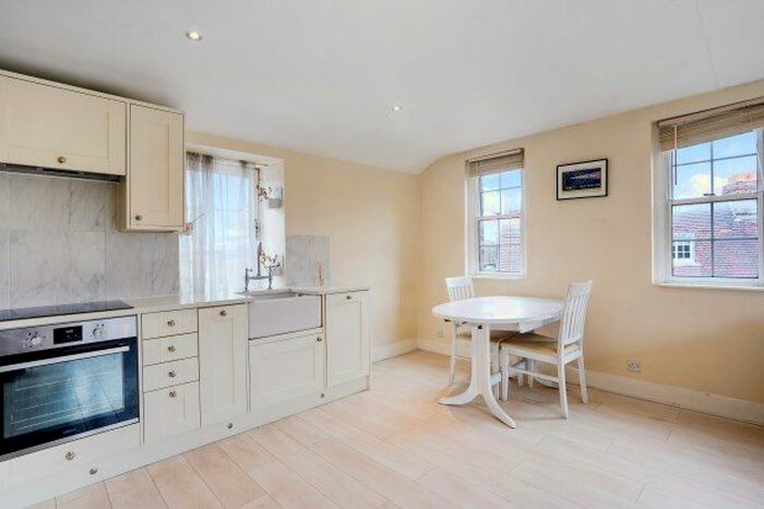 2 Bedroom Flat To Rent In Burlington Lane, London, W4