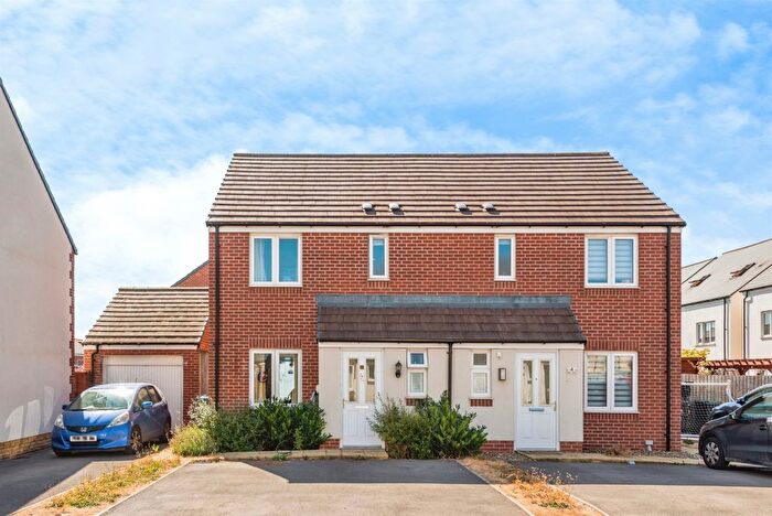 3 Bedroom Semi-Detached House For Sale In Russell Mews, Witney, OX29