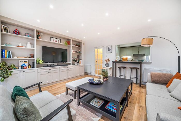 3 Bedroom Detached House For Sale In Hill House Road, Streatham, London, SW16