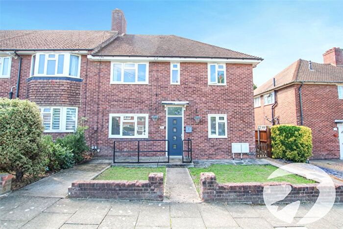 2 Bedroom Maisonette For Sale In Leverholme Gardens, London, SE9
