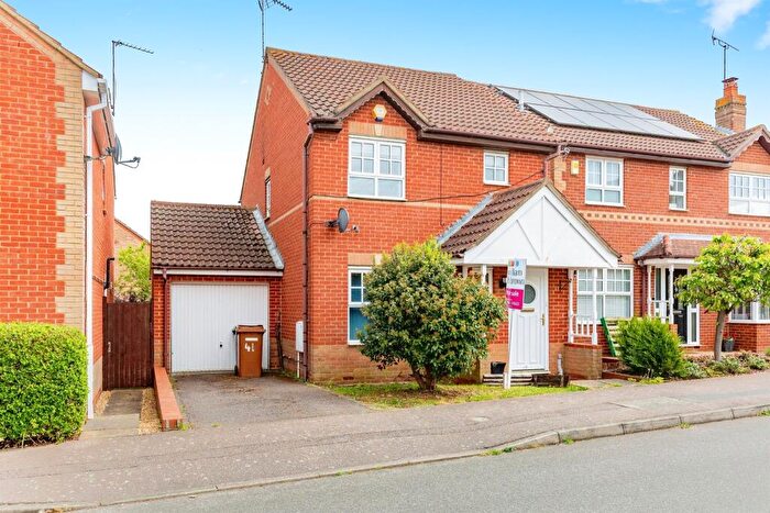 3 Bedroom Detached House For Sale In Cotswold Drive, Wellingborough, NN8