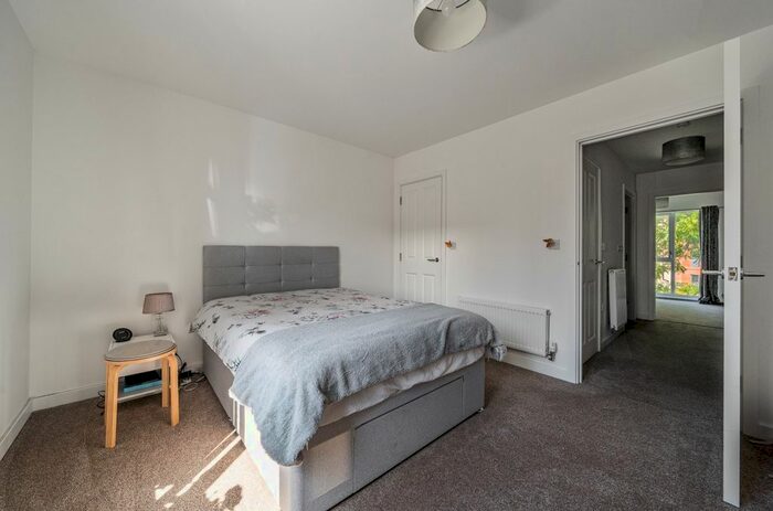 3 Bedroom Terraced House For Sale In Pinewood Way, Chichester, PO19