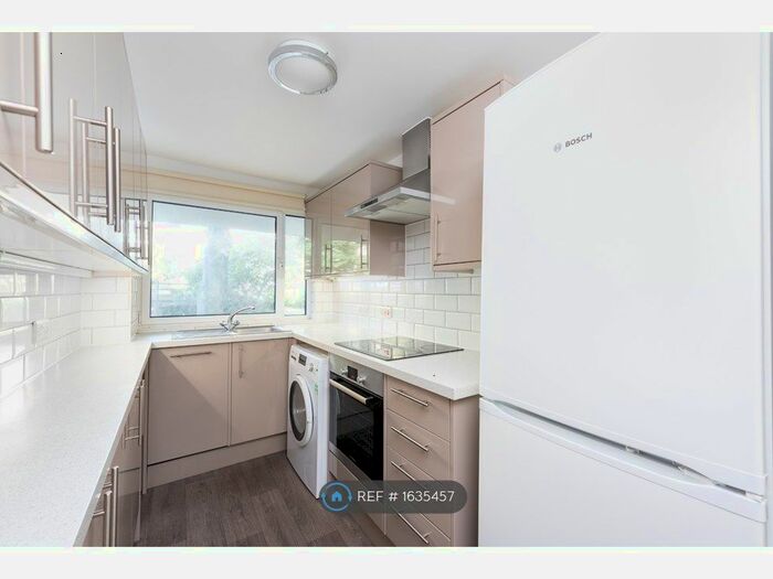 3 Bedroom Flat To Rent In The Drive, Hove, BN3