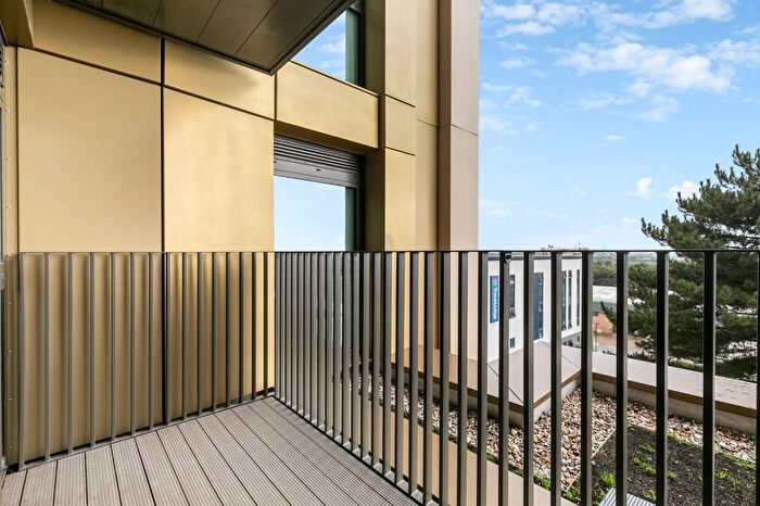 1 Bedroom Flat To Rent In Artisan Point, Victoria Road, W3