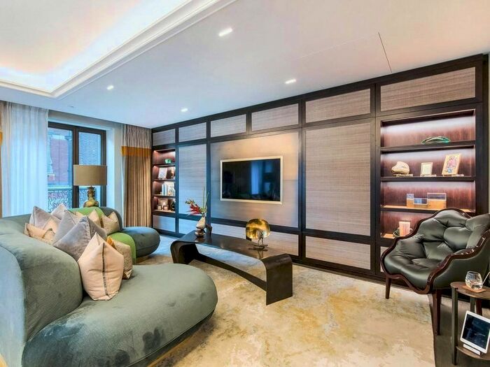 2 Bedroom Flat To Rent In Ashburton Place, Mayfair, London, W1J