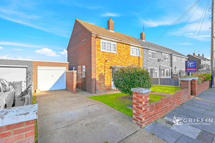 3 Bedroom End Of Terrace House For Sale In Palins Way, Stifford Clays, Grays, RM16
