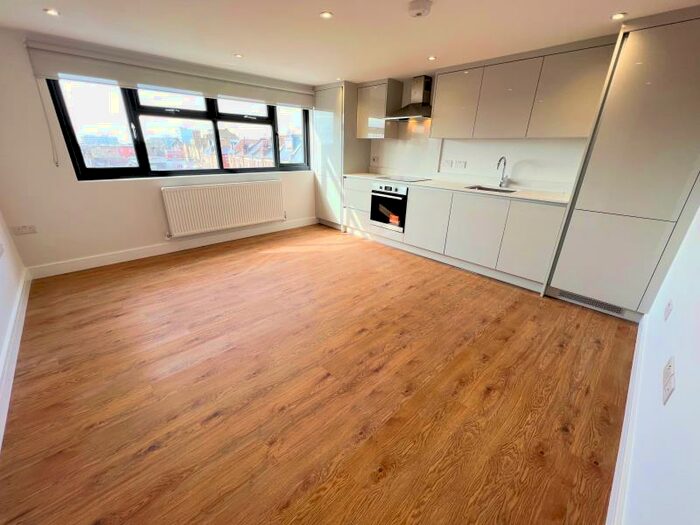 1 Bedroom Flat To Rent In Long Lane, Finchley, N3