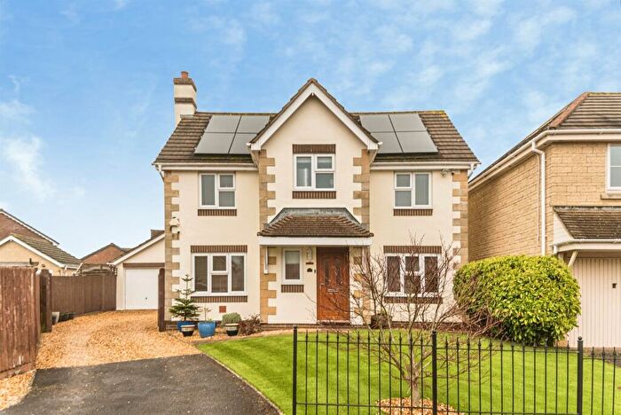 4 Bedroom Detached House For Sale In Meadowsweet Drive, Calne, SN11