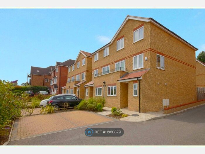 4 Bedroom Semi-Detached House To Rent In Kingsmead Road, High Wycombe, HP11