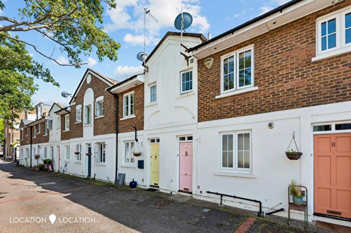 3 Bedroom Terraced House For Sale In Palatine Avenue, London, N16