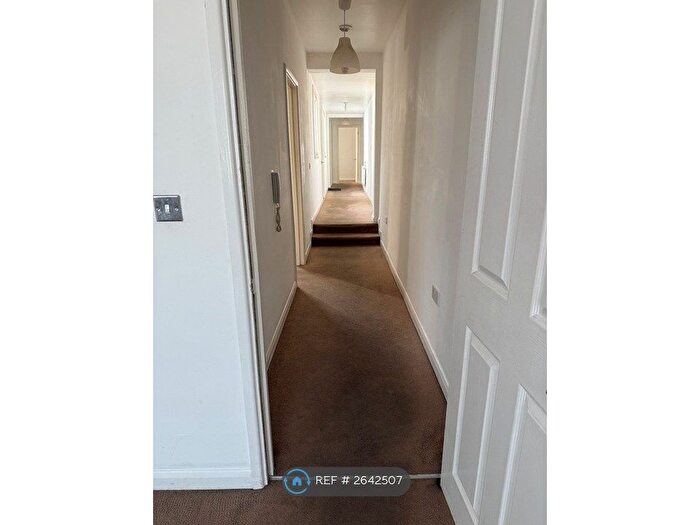 2 Bedroom Flat To Rent In High Street, London, SE20