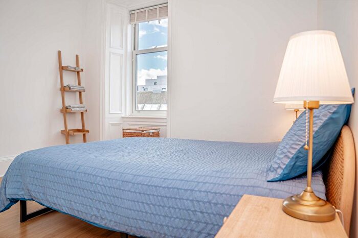 1 Bedroom Flat To Rent In Mcdonald Road, Edinburgh, EH7