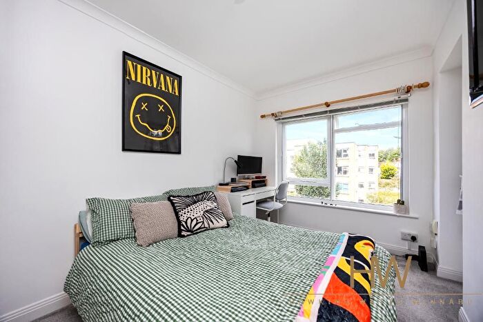 1 Bedroom Flat For Sale In Cornwall Court, Wilbury Avenue, Hove, BN3