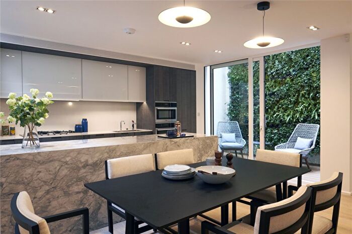 4 Bedroom Mews To Rent In Hesper Mews, Earls Court, SW5