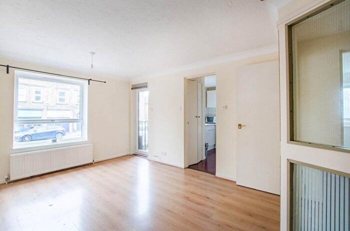 2 Bedroom Flat To Rent In Manchester Road, Canary Wharf, London, E14