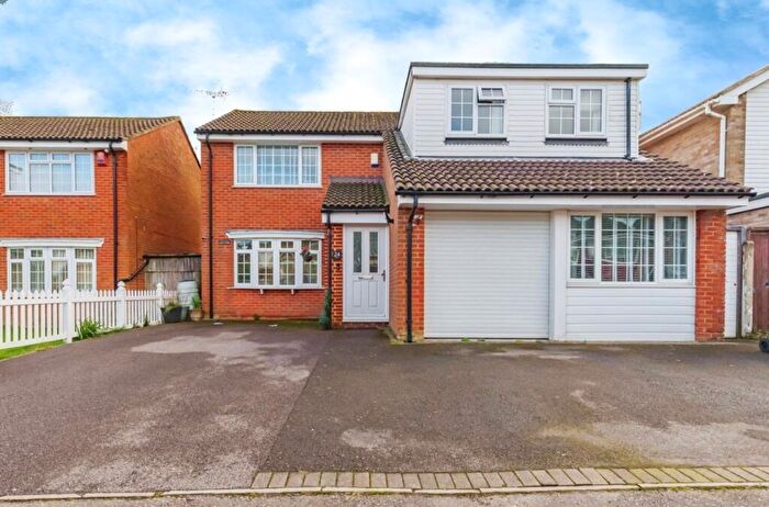 5 Bedroom Detached House For Sale In Kenmara Close, Crawley, RH10