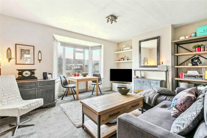 3 Bedroom Flat To Rent In Bruce House, St. Charles Square, London, W10