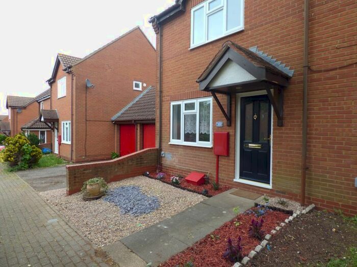 3 Bedroom Semi-Detached House To Rent In Wistmans, Furzton, Milton Keynes, MK4