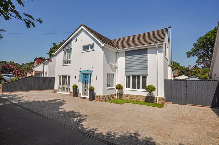 4 Bedroom Detached House For Sale In Wimborne Road, Colehill, Wimborne, BH21