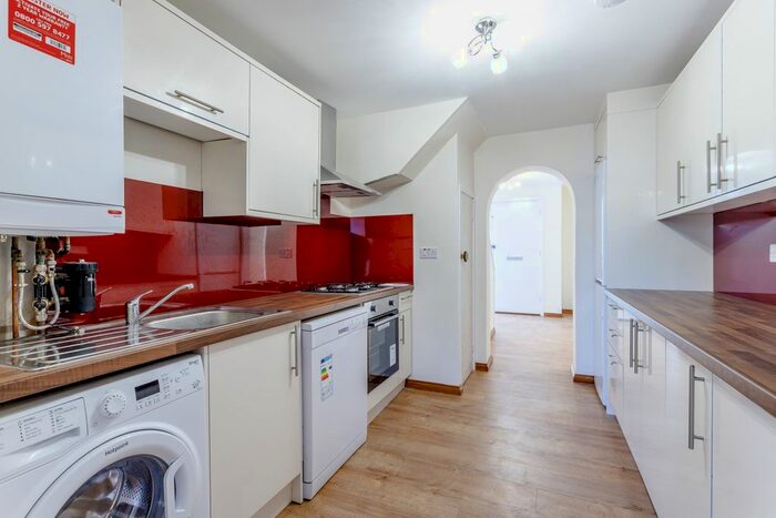 3 Bedroom Semi-Detached House To Rent In Newton Close, Slough, SL3