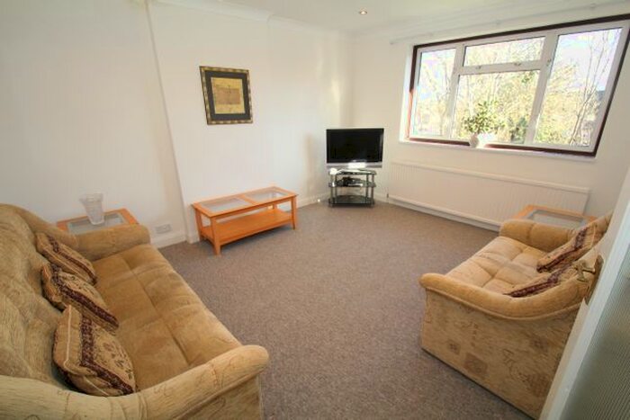 3 Bedroom Flat To Rent In Harrow View, Harrow, HA1