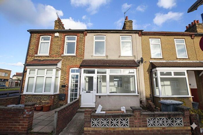 3 Bedroom Terraced House To Rent In Hainault Road, Romford, RM5