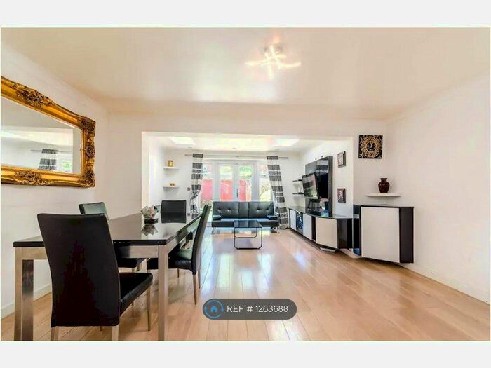 4 Bedroom Terraced House To Rent In Ludlow Close, Bromley BR2