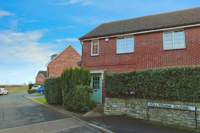 3 Bedroom Semi-Detached House For Sale In Hollybush Close, Whitley, DN14