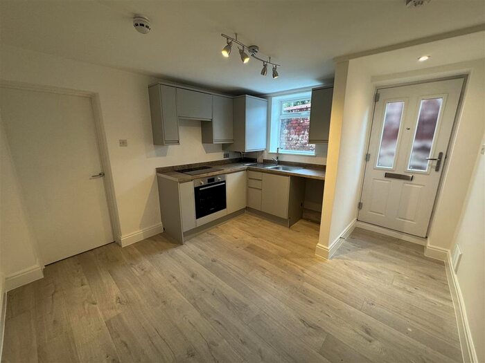 2 Bedroom Flat To Rent In Laburnham Road, Maidenhead, SL6