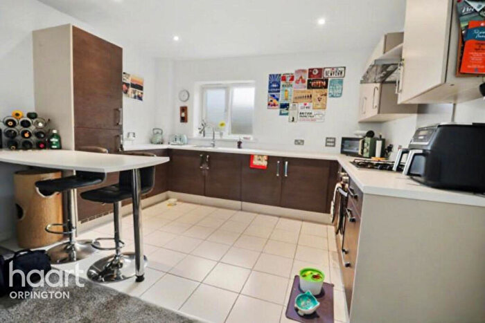 2 Bedroom Flat For Sale In Waratah Drive, Chislehurst, BR7