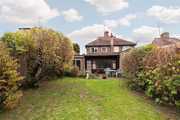 2 Bedroom Semi-Detached House For Sale In Ryhope Road, London, N11